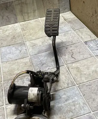 Nissan Almera Tino Accelerator throttle pedal 0281002425