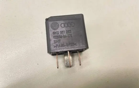 Skoda Fabia Mk2 (5J) Other relay 8K0951253 V23136B6XX2