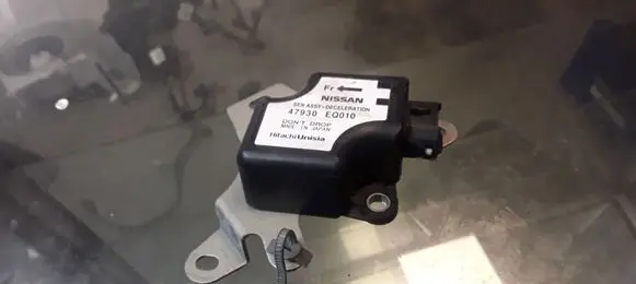 Nissan X-Trail T30 ESP acceleration yaw rate sensor 47930EQ010