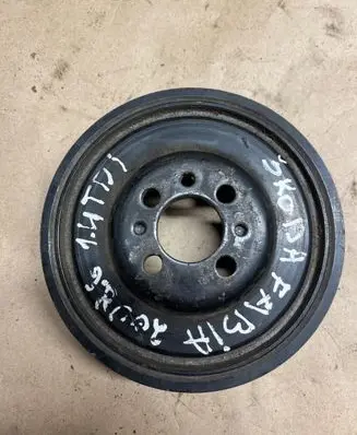 Skoda Fabia Mk2 (5J) Crankshaft pulley 045105243D