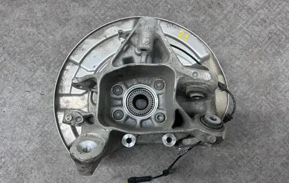 BMW X7 G07 Rear wheel hub spindle/knuckle 6876652 6895673