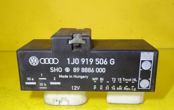 Audi A3 S3 8L Coolant fan relay 1J0919506G