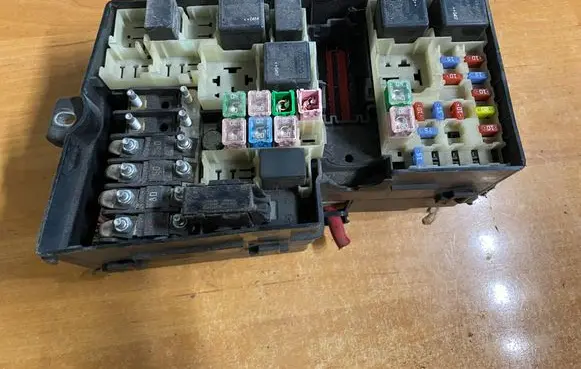Volvo V50 Fuse module 30732121 8688040 518818000
