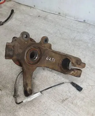 Ford Focus C-MAX Front wheel hub 3M513K170