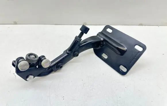 Mercedes-Benz Vaneo W414 Sliding door lower roller guide/hinge A4147600547