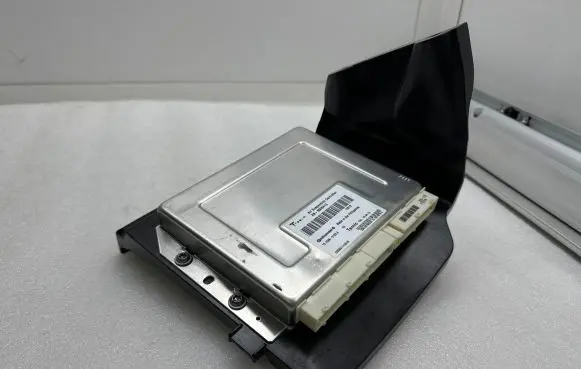 Tesla Model S Air suspension control unit module (rear) 6006413 15152801532 D00801110018