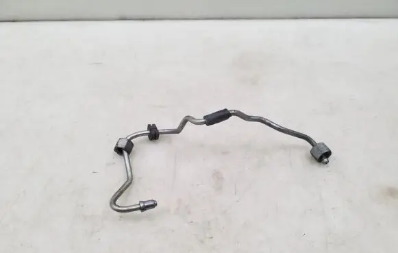 BMW 3 E90 E91 Fuel injector supply line/pipe 