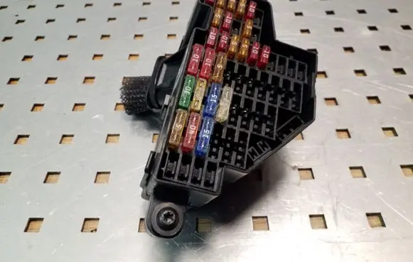 Volkswagen PASSAT B6 Fuse module