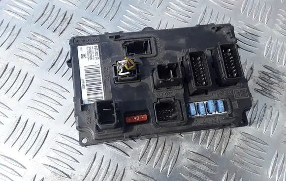 Peugeot 407 Fuse module S120017003 9656148080