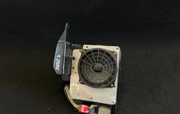 Audi A3 S3 8L Subwoofer speaker 8L0035381