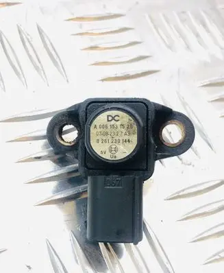 Mercedes-Benz E W211 Air pressure sensor A0061531528