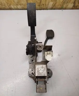 Renault Clio IV Accelerator throttle pedal 180029347R 6PV00997807