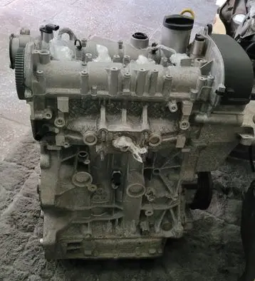 Volkswagen Jetta VI Engine CZC 04E103011CL 04E199275