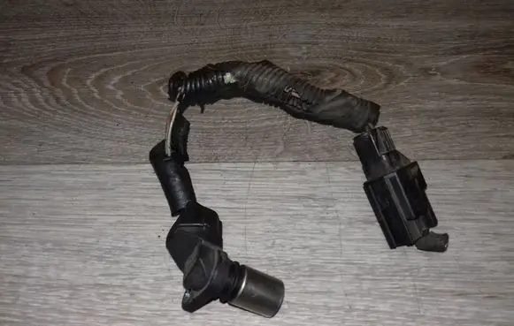 Volvo V70 Camshaft position sensor 30713485