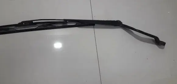 Nissan Almera N16 Front wiper blade arm