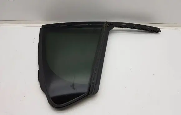 Rear vent window glass