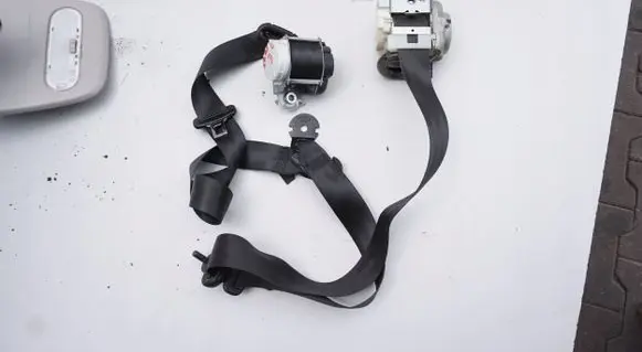 Renault Trafic III (X82) Front seatbelt SKO62865