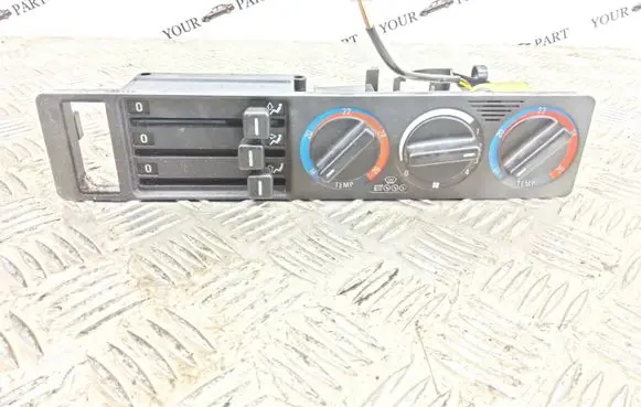 BMW 5 E34 Climate control unit 8390070 8390071
