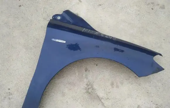 Mercedes-Benz B W246 W242 Fender melynas