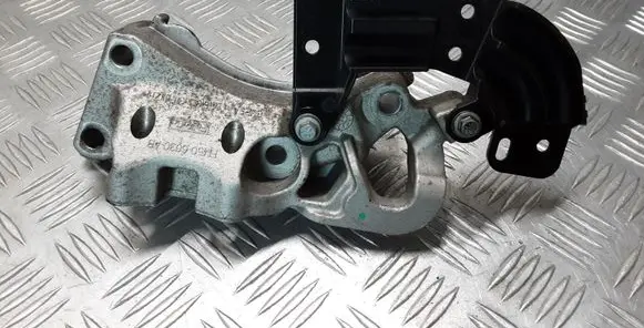 Ford Kuga II Engine mounting bracket FM5Q6030AB