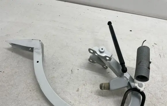 Audi A5 Tailgate/trunk/boot hinge 8W6827301