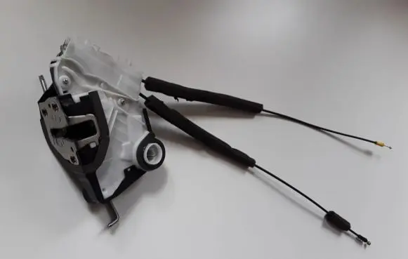 Subaru Forester SK Front door lock M5611570F1