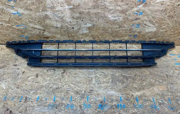 Volkswagen PASSAT B8 Front bumper lower grill 3G0853677AA S2412R065 3G0853677AC