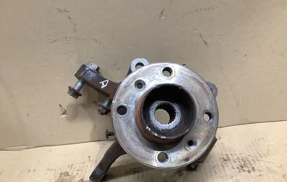 Front wheel hub