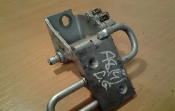 Audi A8 S8 D3 4E Rear door lower hinge 4E0833412C