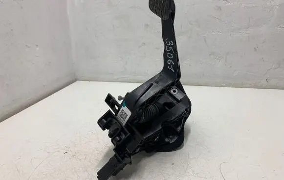Ford Ecosport Clutch pedal CN157B633AC 985098