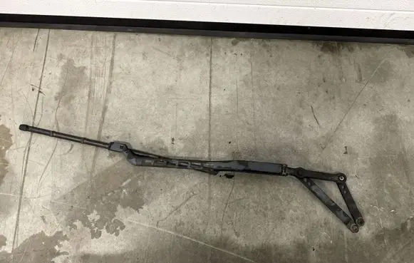 Mercedes-Benz ML W166 Front wiper blade arm A1668201240