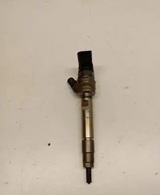 BMW 5 G30 G31 Fuel injector 8579234