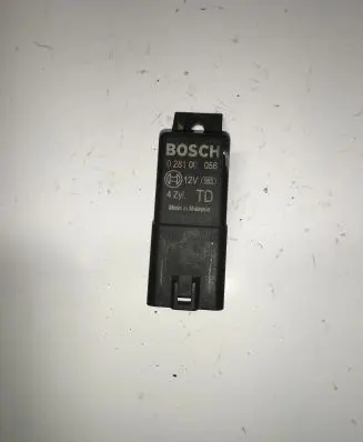 Honda CR-V Glow plug pre-heat relay 0281003056