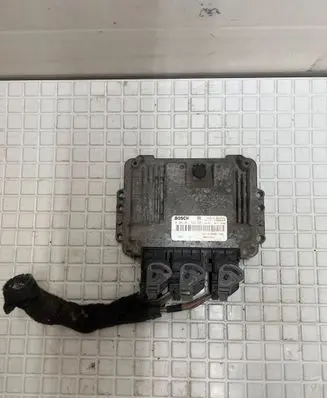 Renault Trafic II (X83) Engine control unit/module 1039S04808 8200389519 0281011529