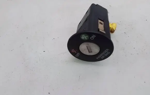 Hyundai Getz Passenger airbag on/off switch 847261C400