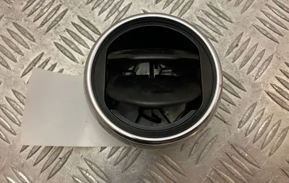 Ford Mustang VI Dash center air vent grill