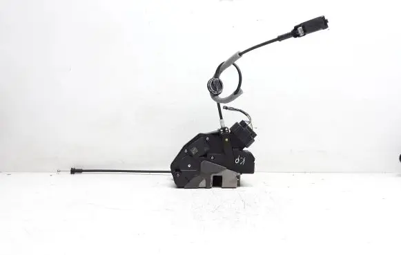 Volvo S60 Front door lock 31301738