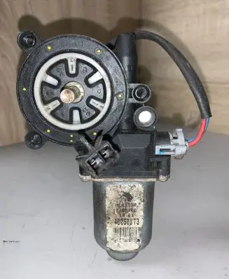 Nissan Primera Front door window regulator motor 400601T3 1140500