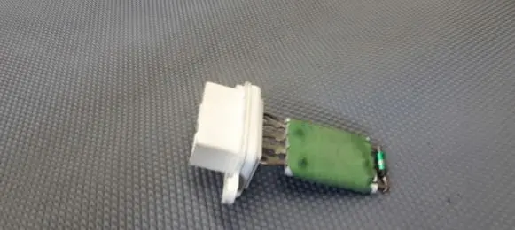 Opel Tigra B Heater blower motor/fan resistor