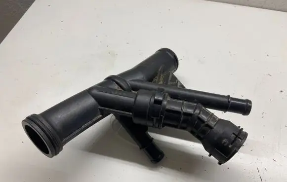 Volkswagen Golf Sportsvan Engine coolant pipe/hose 04L121026F 04L121071E 04L121071B