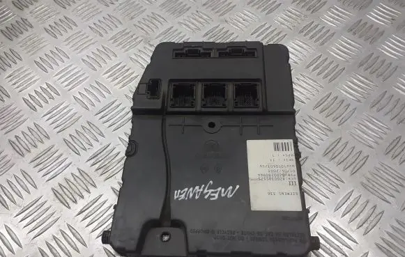 Renault Megane I Fuse box set 8200305575