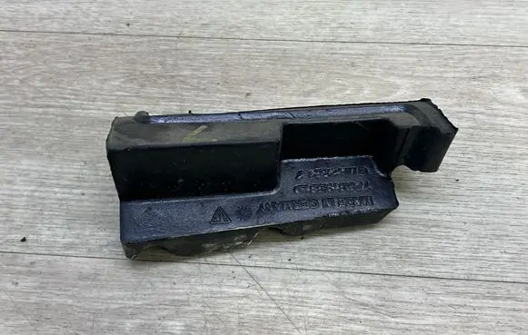 Porsche Cayenne (92A) Fender foam support/seal 7P5819531D