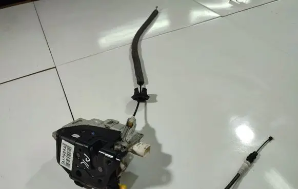 Audi A5 8T 8F Front door lock