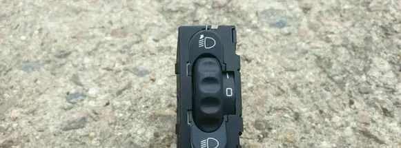 Renault Master I Headlight level height control switch 8200060042