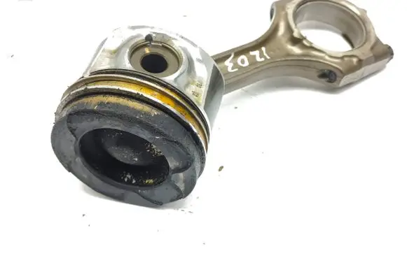 Toyota Corolla Verso AR10 Piston with connecting rod