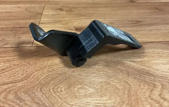 Ford Mondeo MK IV Front door lower hinge 6M21U22811AE