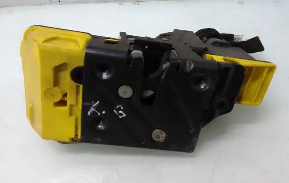 Volvo V70 Rear door lock 