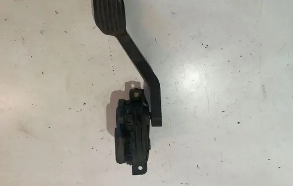 Volvo V70 Accelerator throttle pedal 30636006