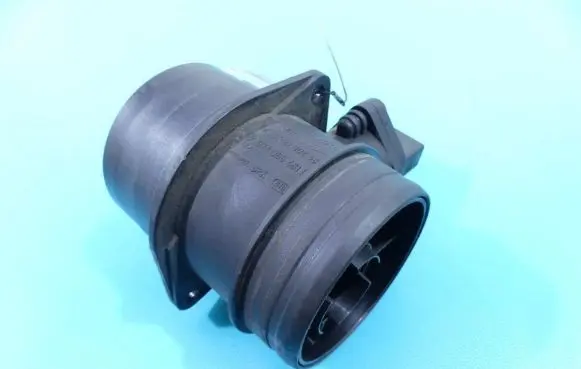 Volkswagen Touareg I Mass air flow meter 0281002461 IMPRK1241151