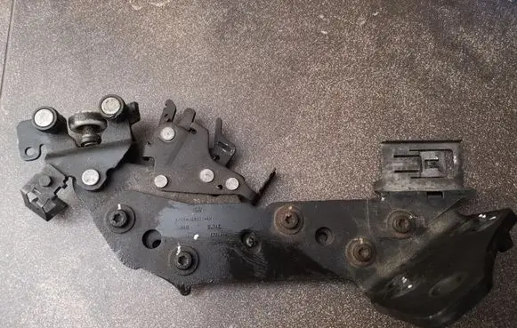Ford Grand C-MAX Sliding door lower roller guide/hinge AM51U25001AH